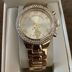 I’m selling this U.S. POLO ASSN. gold watch!